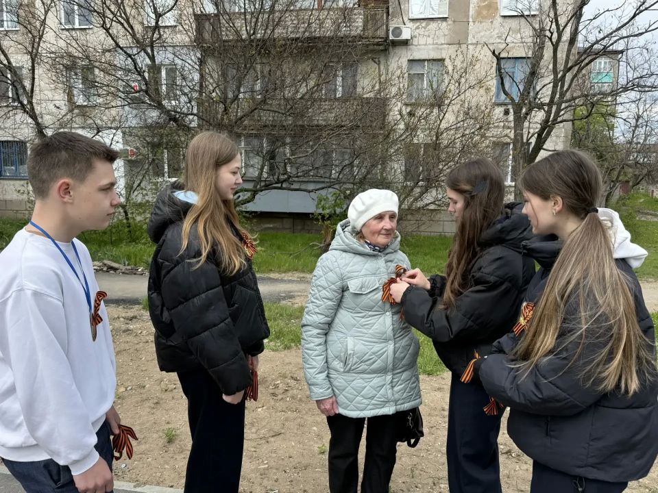 ВОЛОНТЁРСКИЙ ОТРЯД «СЕРДЦЕ ДАНКО» ГБОУ ЛНР «БРЯНКОВСКОЙ СРЕДНЕЙ ШКОЛЫ №9» АКТИВНО ВКЛЮЧИЛСЯ В ПРОВЕДЕНИЕ МЕЖДУНАРОДНОЙ АКЦИИ «ГЕОРГИЕВСКАЯ ЛЕНТА» ВОЛОНТЁРСКИЙ ОТРЯД «СЕРДЦЕ ДАНКО» ГБОУ ЛНР «БРЯНКОВСКОЙ СРЕДНЕЙ ШКОЛЫ №9» АКТИВНО ВКЛЮЧИЛСЯ В ПРОВЕДЕНИЕ МЕЖДУНАРОДНОЙ АКЦИИ «ГЕОРГИЕВСКАЯ ЛЕНТА»