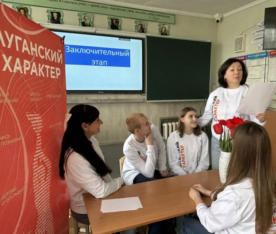 Сегодня на базе четырех общеобразовательных учреждений города Ровеньки состоялась квиз-игра под названием «Героический вклад ровенчан в емкое понятие Луганский Характер» Сегодня на базе четырех общеобразовательных учреждений города Ровеньки состоялась квиз-игра под названием «Героический вклад ровенчан в емкое понятие Луганский Характер»
