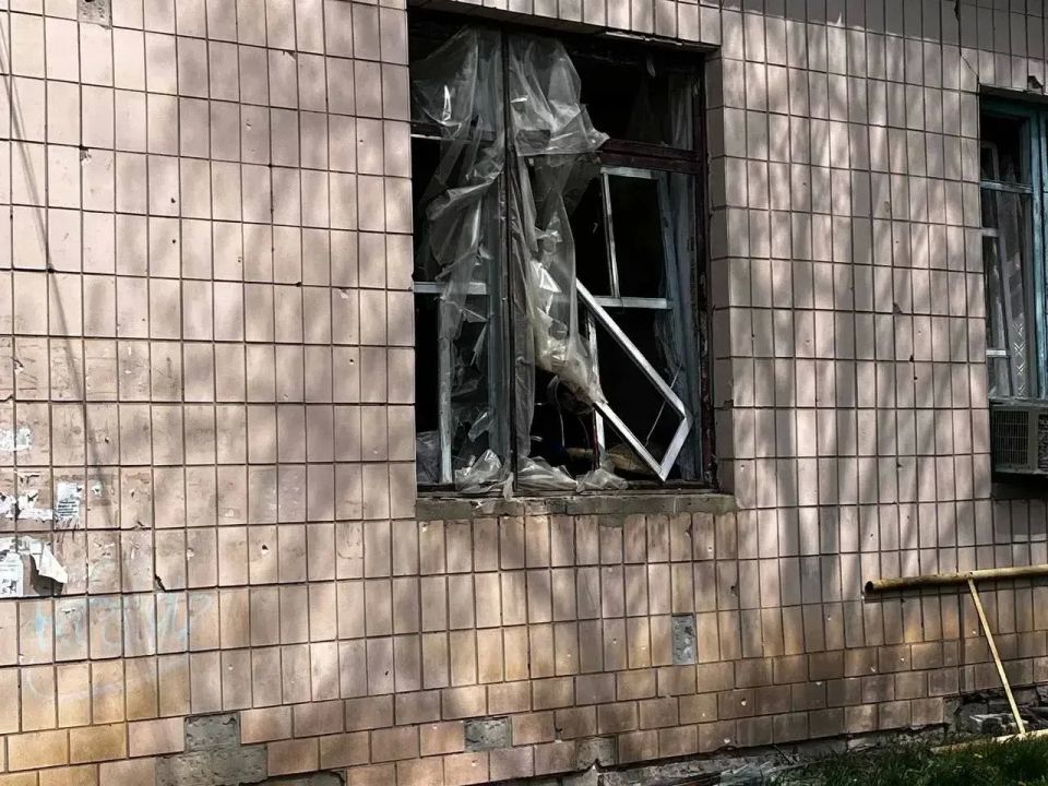В Марковке приступили к ликвидации последствий вражеских ударов В Марковке приступили к ликвидации последствий вражеских ударов