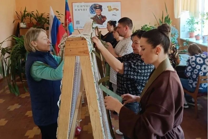 Руки, плетущие надежду. В суровых реалиях специальной военной операции (СВО) каждый вклад, каждая помощь имеет огромное значение Руки, плетущие надежду. В суровых реалиях специальной военной операции (СВО) каждый вклад, каждая помощь имеет огромное значение