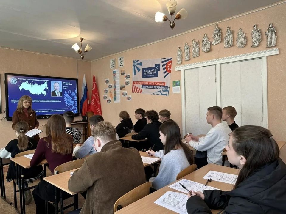 В луганской школе №40 прошли лекции и «Избирательный диктант» ко Дню молодого избирателя В луганской школе №40 прошли лекции и «Избирательный диктант» ко Дню молодого избирателя