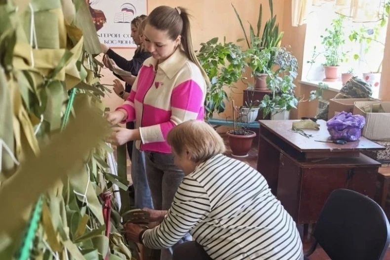 Руки, плетущие надежду. В суровых реалиях специальной военной операции (СВО) каждый вклад, каждая помощь имеет огромное значение Руки, плетущие надежду. В суровых реалиях специальной военной операции (СВО) каждый вклад, каждая помощь имеет огромное значение
