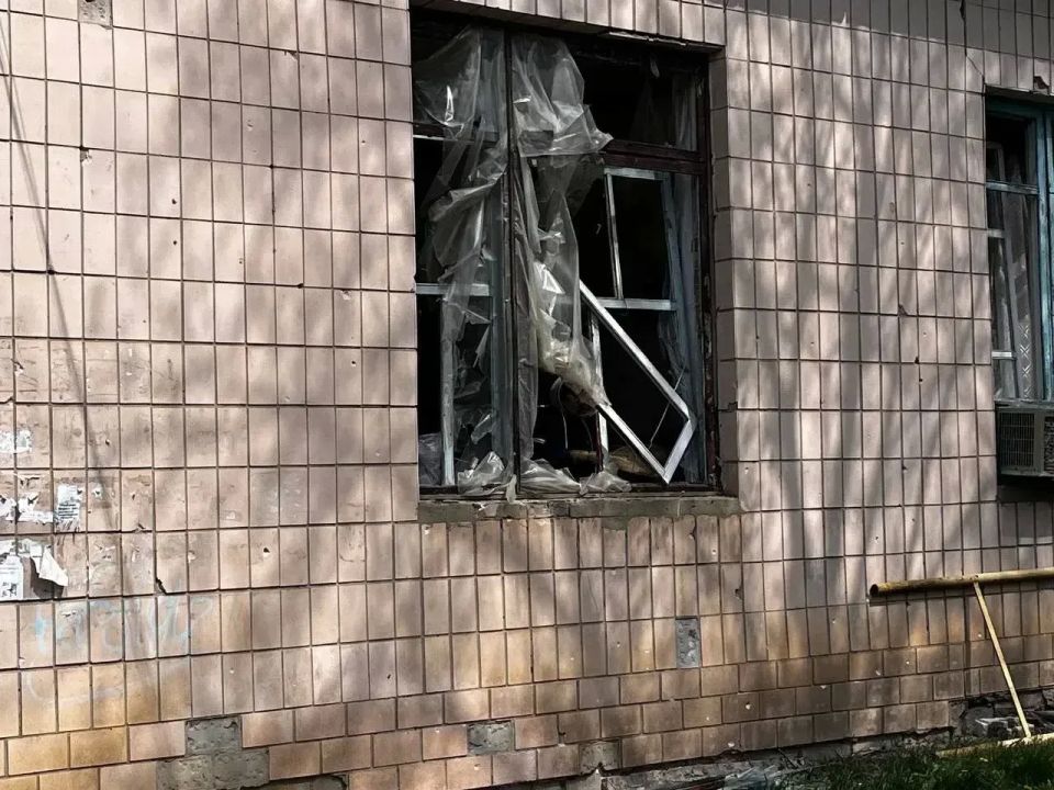 В Марковке ликвидируют последствия атаки вражеского БПЛА В Марковке ликвидируют последствия атаки вражеского БПЛА