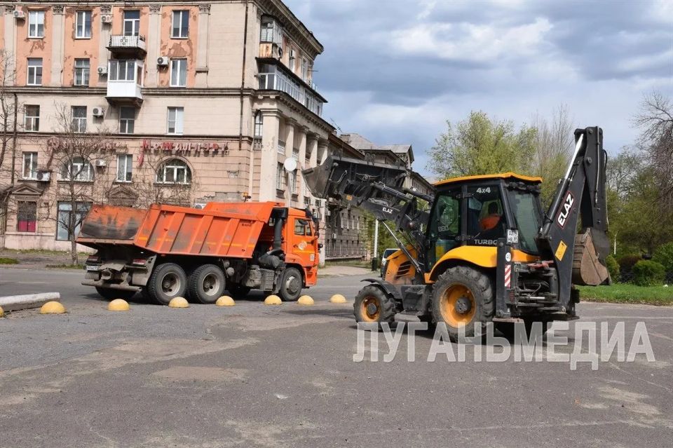 В Алчевске стартовало благоустройство территории бульвара и площади по проспекту Ленина В Алчевске стартовало благоустройство территории бульвара и площади по проспекту Ленина
