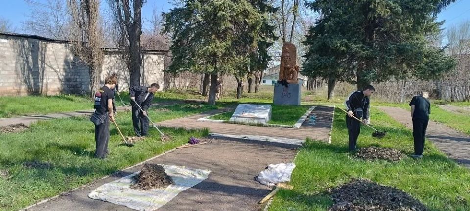 В рамках Всероссийской патриотической акции «Обелиск» в городе прошли субботники у мест воинской славы В рамках Всероссийской патриотической акции «Обелиск» в городе прошли субботники у мест воинской славы