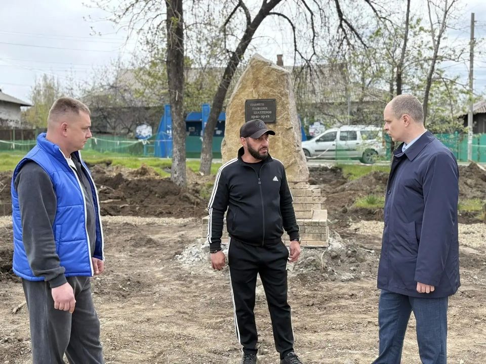 Сегодня проверил ход работ в сквере на улице Литвинова Сегодня проверил ход работ в сквере на улице Литвинова