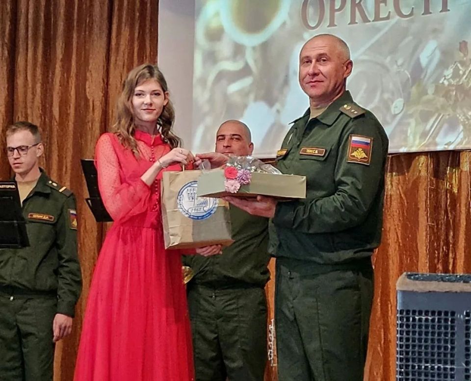 В преддверии Дня Победы в Брянковском колледже ЛГПУ состоялось торжественное мероприятие «Военной музыки оркестр», посвящённое Дню Великой Победы В преддверии Дня Победы в Брянковском колледже ЛГПУ состоялось торжественное мероприятие «Военной музыки оркестр», посвящённое Дню Великой Победы