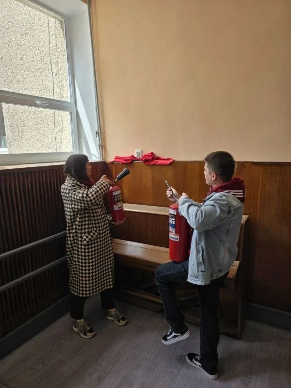 Сегодня в структурных подразделениях и филиалах МБУ «ЦКД г. Ровеньки» были проведены объктовые учебные тренировки по эвакуации и тушению условного пожара Сегодня в структурных подразделениях и филиалах МБУ «ЦКД г. Ровеньки» были проведены объктовые учебные тренировки по эвакуации и тушению условного пожара