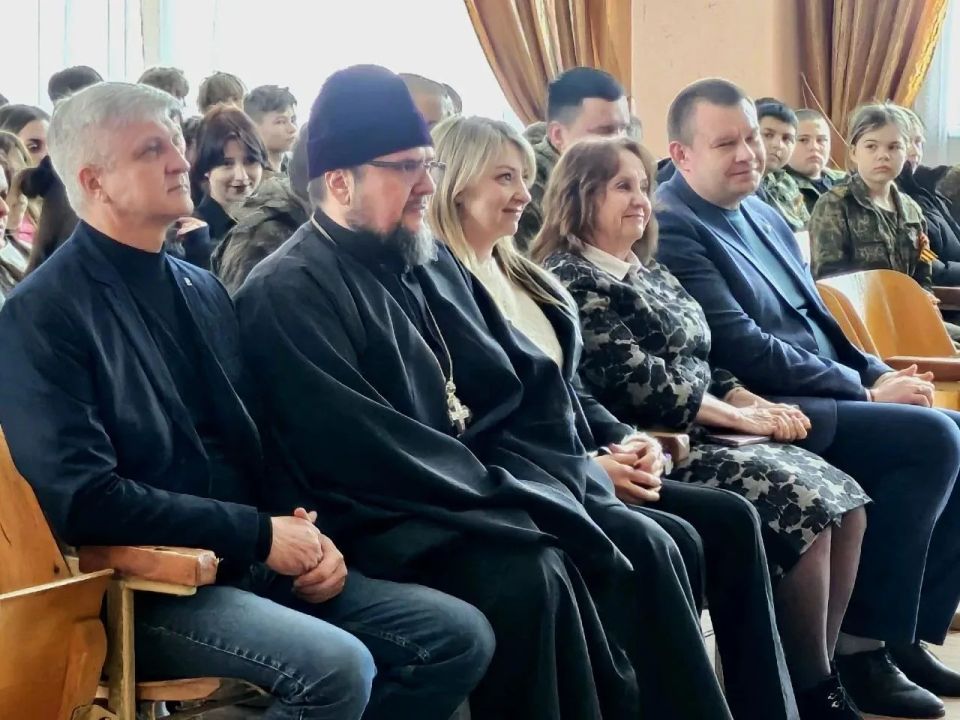 В преддверии Дня Победы в Брянковском колледже ЛГПУ состоялось торжественное мероприятие «Военной музыки оркестр», посвящённое Дню Великой Победы В преддверии Дня Победы в Брянковском колледже ЛГПУ состоялось торжественное мероприятие «Военной музыки оркестр», посвящённое Дню Великой Победы