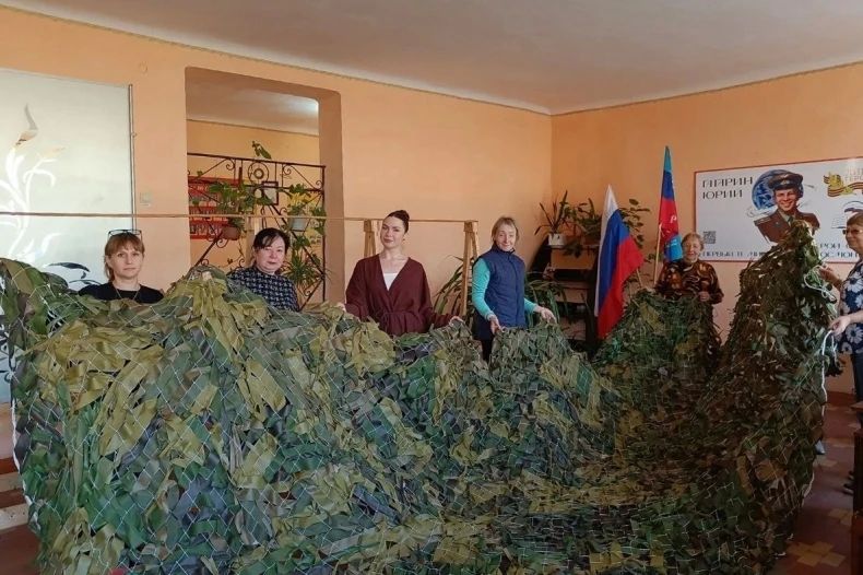 Руки, плетущие надежду. В суровых реалиях специальной военной операции (СВО) каждый вклад, каждая помощь имеет огромное значение Руки, плетущие надежду. В суровых реалиях специальной военной операции (СВО) каждый вклад, каждая помощь имеет огромное значение