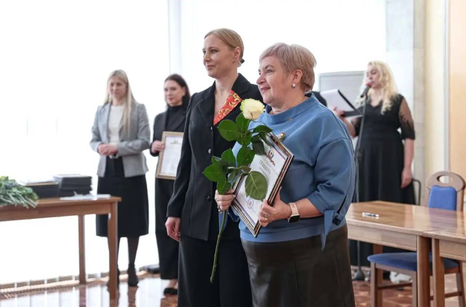 Около 70 работников предприятий и организаций ЛНР получили награды по случаю Дня весны и труда Около 70 работников предприятий и организаций ЛНР получили награды по случаю Дня весны и труда