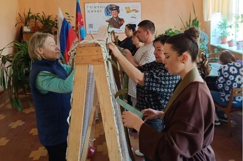 Руки, плетущие надежду. В суровых реалиях специальной военной операции (СВО) каждый вклад, каждая помощь имеет огромное значение Руки, плетущие надежду. В суровых реалиях специальной военной операции (СВО) каждый вклад, каждая помощь имеет огромное значение