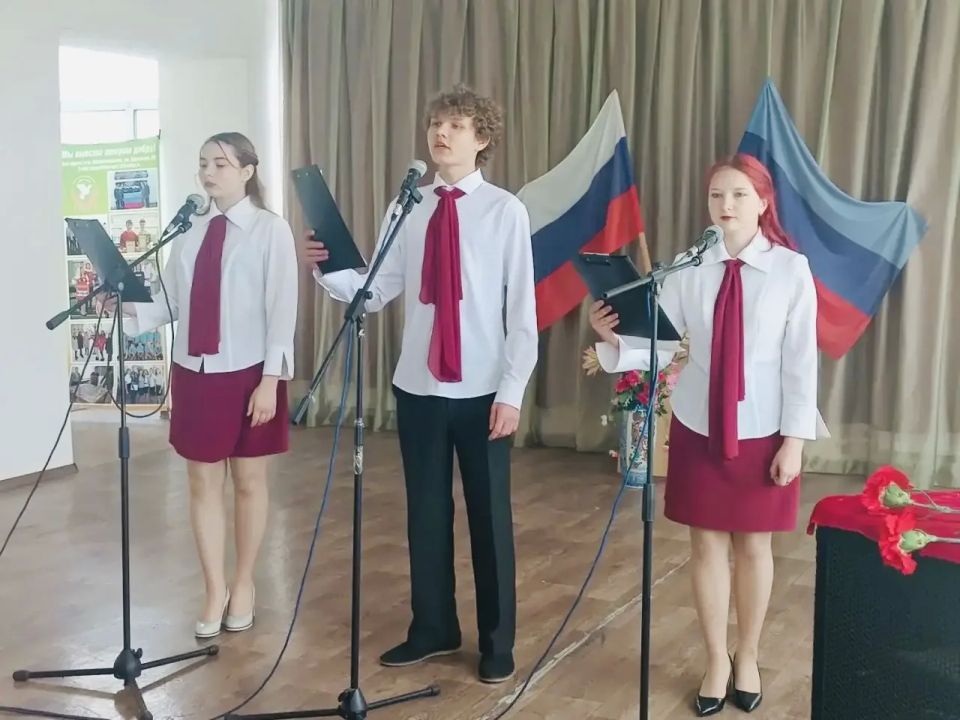 Сегодня принял участие в важном и трогательном событии в Новосветловском аграрном колледже – открытии «Парты Героя», посвящённой памяти выпускника колледжа Дмитрия Савенко, нашего земляка Сегодня принял участие в важном и трогательном событии в Новосветловском аграрном колледже – открытии «Парты Героя», посвящённой памяти выпускника колледжа Дмитрия Савенко, нашего земляка