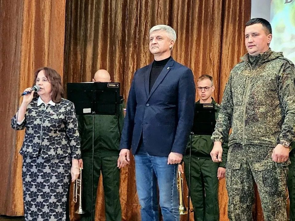 В преддверии Дня Победы в Брянковском колледже ЛГПУ состоялось торжественное мероприятие «Военной музыки оркестр», посвящённое Дню Великой Победы В преддверии Дня Победы в Брянковском колледже ЛГПУ состоялось торжественное мероприятие «Военной музыки оркестр», посвящённое Дню Великой Победы