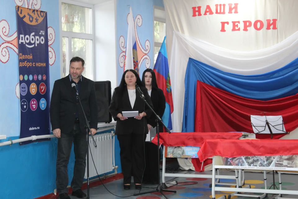 Сегодня в ГБОУ ЛНР «Новолимаревская СШ» произошло знаменательное событие – торжественное открытие «Парты Героя», посвященных выпускникам этой школы, участникам СВО, геройски погибшем в ходе ее проведения: Малаеву Евгению... Сегодня в ГБОУ ЛНР «Новолимаревская СШ» произошло знаменательное событие – торжественное открытие «Парты Героя», посвященных выпускникам этой школы, участникам СВО, геройски погибшем в ходе ее проведения: Малаеву Евгению...