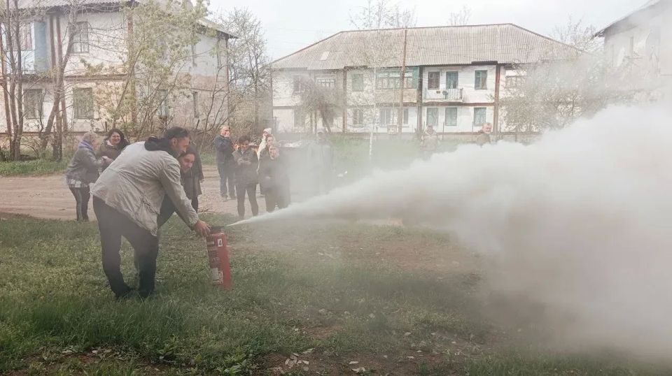 Сегодня в структурных подразделениях и филиалах МБУ «ЦКД г. Ровеньки» были проведены объктовые учебные тренировки по эвакуации и тушению условного пожара Сегодня в структурных подразделениях и филиалах МБУ «ЦКД г. Ровеньки» были проведены объктовые учебные тренировки по эвакуации и тушению условного пожара