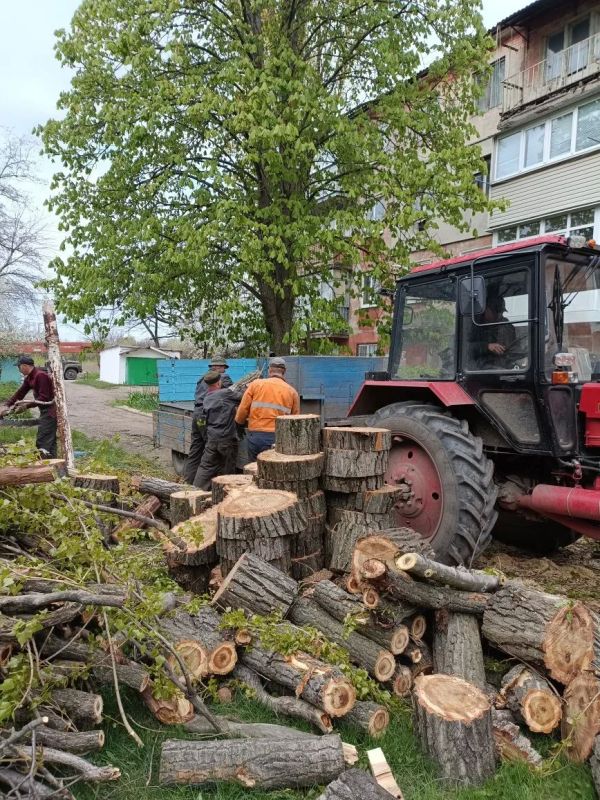 Уборка и благоустройство города продолжаются! Уборка и благоустройство города продолжаются!