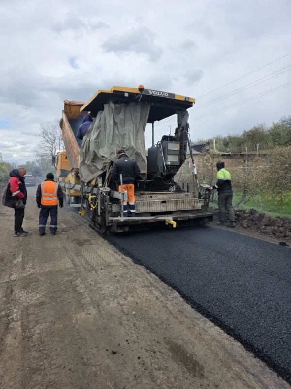 В селе Паньковка стартовали работы по укладке первого слоя асфальта на улице Урожайной В селе Паньковка стартовали работы по укладке первого слоя асфальта на улице Урожайной