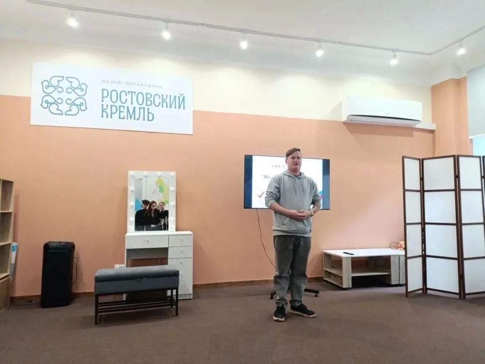 В Брянке прошла интерактивная викторина «По лабиринтам права» для молодёжи В Брянке прошла интерактивная викторина «По лабиринтам права» для молодёжи