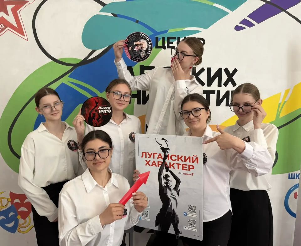 Сегодня на базе четырех общеобразовательных учреждений города Ровеньки состоялась квиз-игра под названием «Героический вклад ровенчан в емкое понятие Луганский Характер» Сегодня на базе четырех общеобразовательных учреждений города Ровеньки состоялась квиз-игра под названием «Героический вклад ровенчан в емкое понятие Луганский Характер»