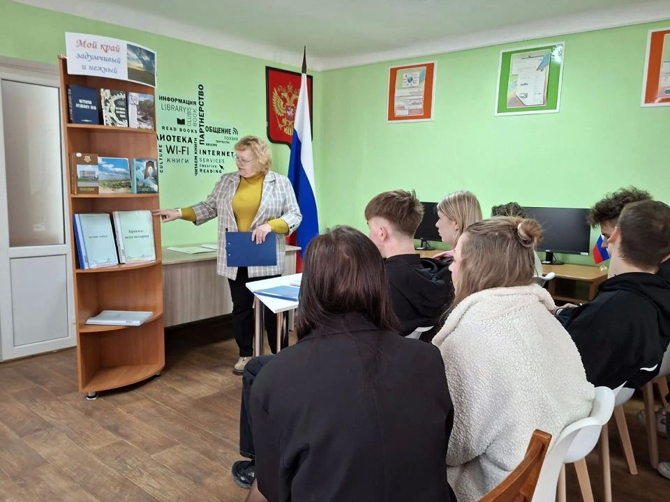 К 250-летию основания деревень Павловка и Петровка юношеский краеведческий клуб «Истоки» продолжил цикл историко-краеведческих исследований, посвящённый первым поселениям на территории города Брянки К 250-летию основания деревень Павловка и Петровка юношеский краеведческий клуб «Истоки» продолжил цикл историко-краеведческих исследований, посвящённый первым поселениям на территории города Брянки