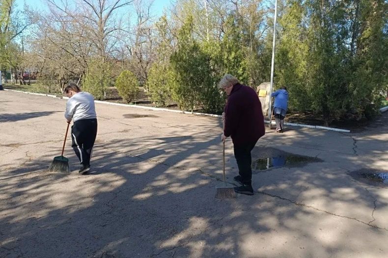 Комсомольский присоединился ко Всероссийской неделе субботников Комсомольский присоединился ко Всероссийской неделе субботников