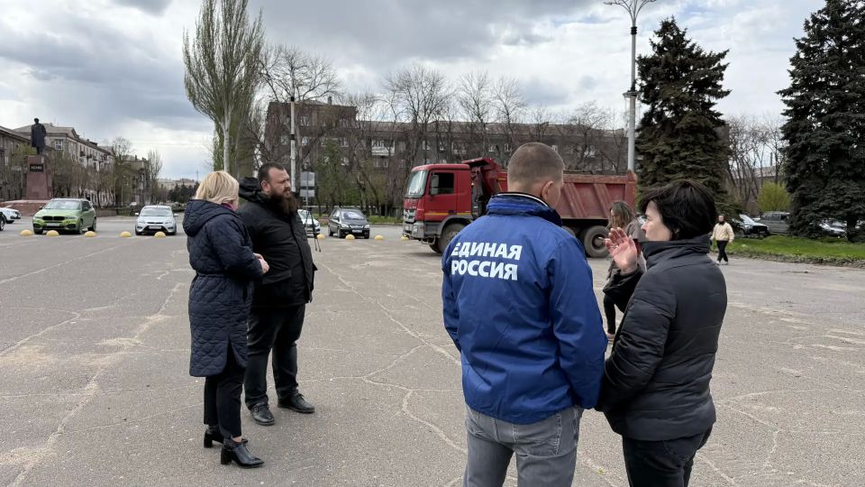В Алчевске по народной программе Единой России благоустраивают бульвар и площадь на проспекте Ленина В Алчевске по народной программе Единой России благоустраивают бульвар и площадь на проспекте Ленина