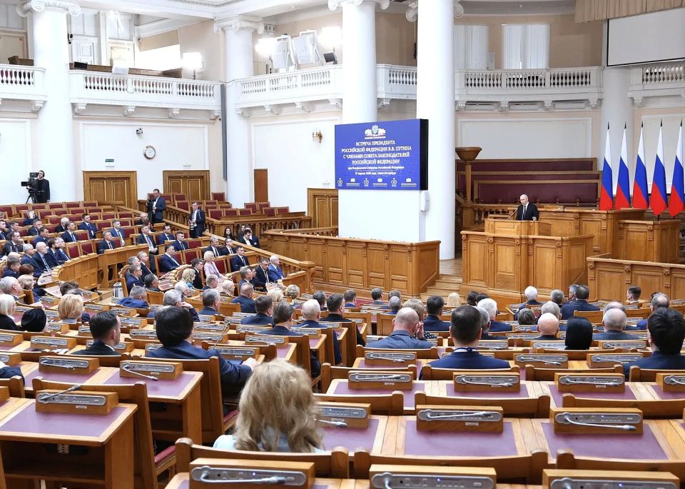 Владимир Путин обратился к парламентариям в рамках заседания Совета законодателей Владимир Путин обратился к парламентариям в рамках заседания Совета законодателей