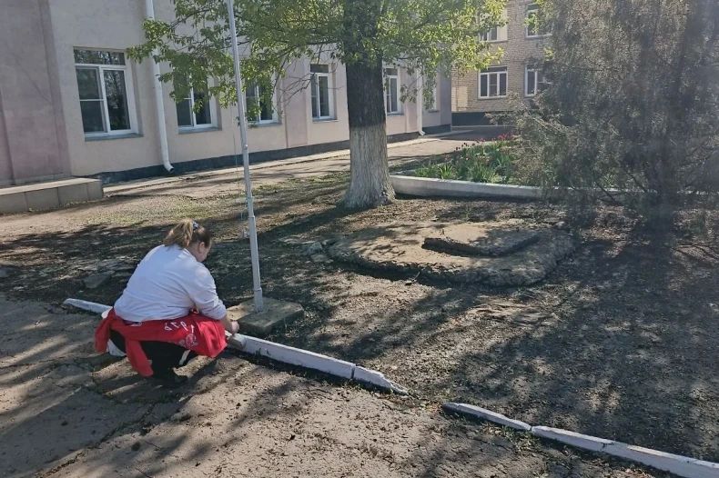 Комсомольский присоединился ко Всероссийской неделе субботников Комсомольский присоединился ко Всероссийской неделе субботников