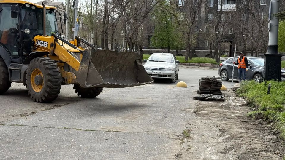 В Алчевске по народной программе Единой России благоустраивают бульвар и площадь на проспекте Ленина В Алчевске по народной программе Единой России благоустраивают бульвар и площадь на проспекте Ленина