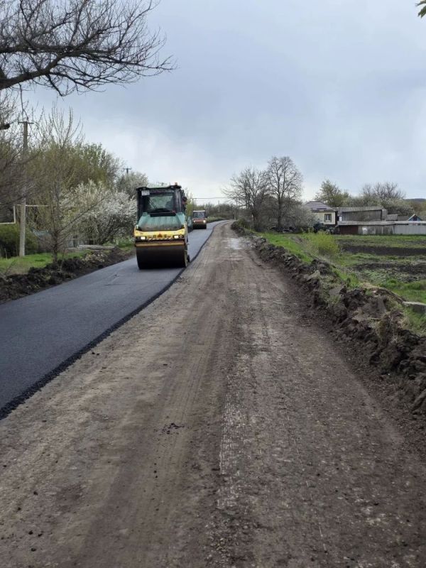 В селе Паньковка стартовали работы по укладке первого слоя асфальта на улице Урожайной В селе Паньковка стартовали работы по укладке первого слоя асфальта на улице Урожайной