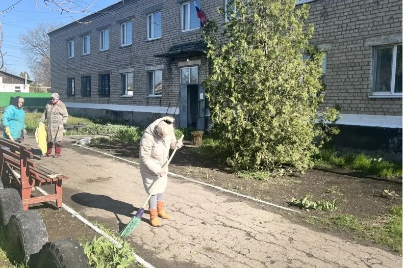 Комсомольский присоединился ко Всероссийской неделе субботников Комсомольский присоединился ко Всероссийской неделе субботников