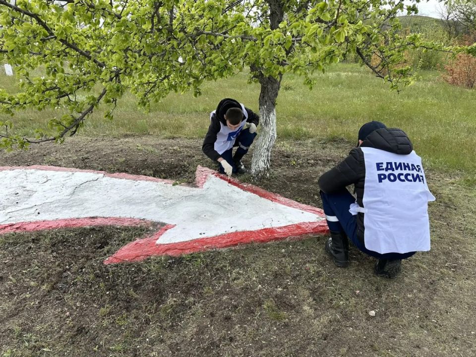 В Великом Суходоле активисты ВПП «Единая Россия» и молодёжь благоустроили памятный комплекс «Панорама» В Великом Суходоле активисты ВПП «Единая Россия» и молодёжь благоустроили памятный комплекс «Панорама»