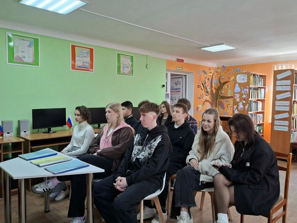 К 250-летию основания деревень Павловка и Петровка юношеский краеведческий клуб «Истоки» продолжил цикл историко-краеведческих исследований, посвящённый первым поселениям на территории города Брянки К 250-летию основания деревень Павловка и Петровка юношеский краеведческий клуб «Истоки» продолжил цикл историко-краеведческих исследований, посвящённый первым поселениям на территории города Брянки