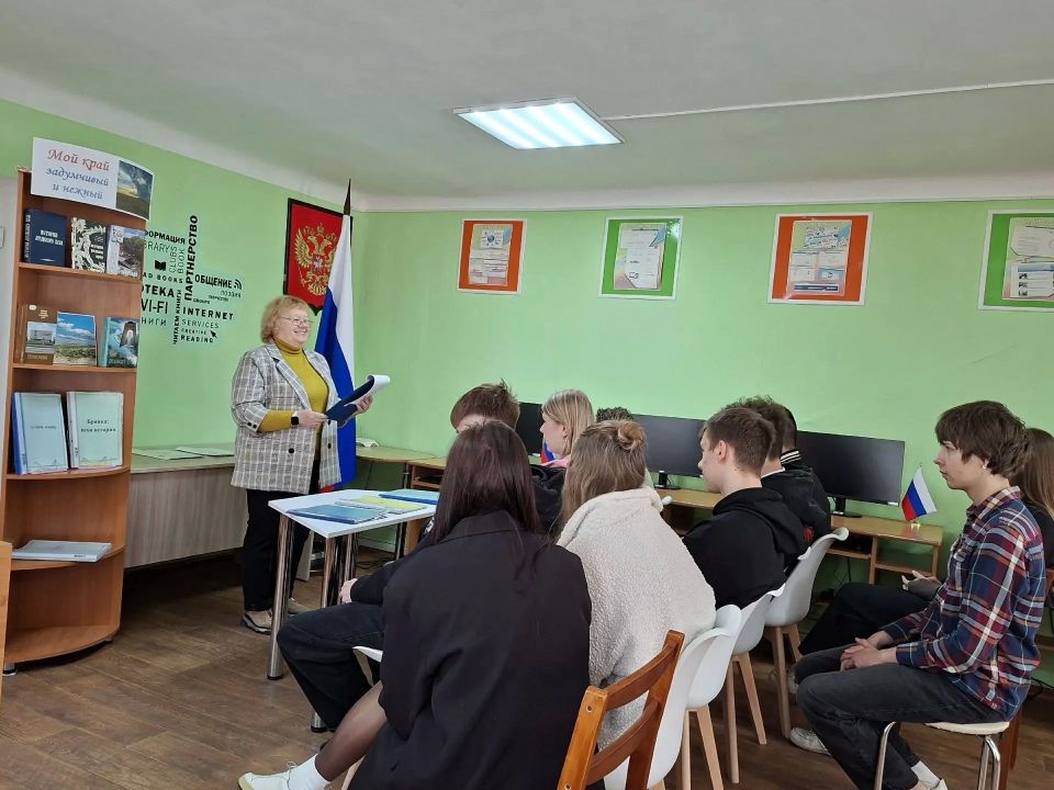 К 250-летию основания деревень Павловка и Петровка юношеский краеведческий клуб «Истоки» продолжил цикл историко-краеведческих исследований, посвящённый первым поселениям на территории города Брянки К 250-летию основания деревень Павловка и Петровка юношеский краеведческий клуб «Истоки» продолжил цикл историко-краеведческих исследований, посвящённый первым поселениям на территории города Брянки