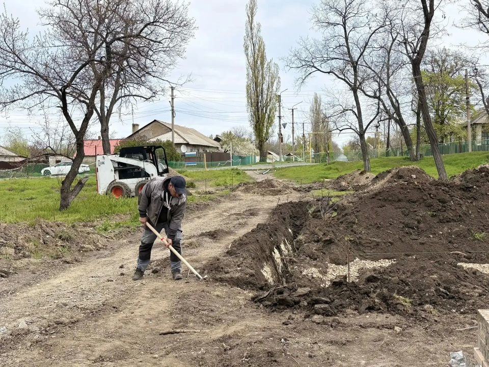 Сегодня проверил ход работ в сквере на улице Литвинова Сегодня проверил ход работ в сквере на улице Литвинова