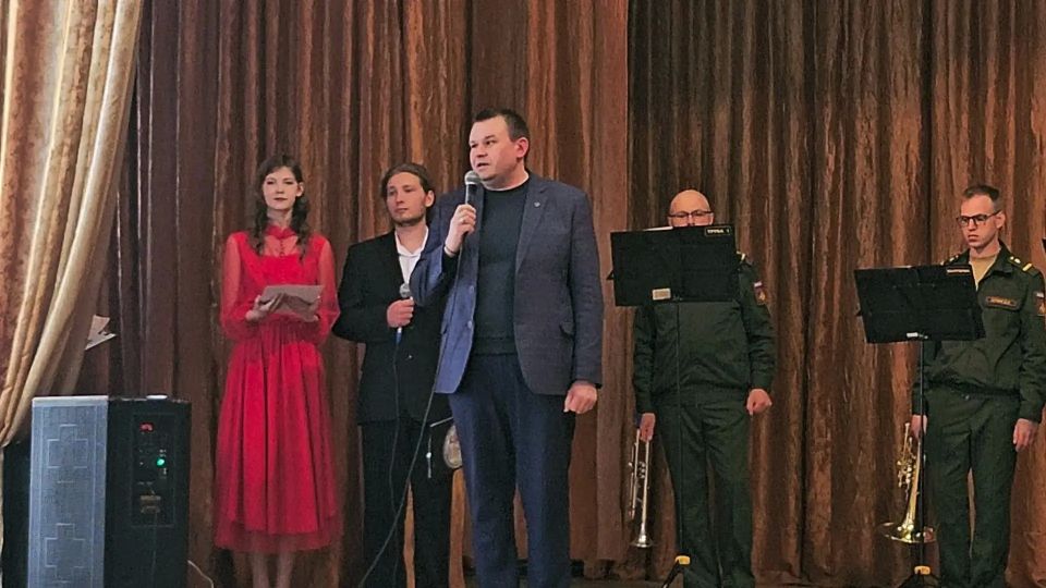В преддверии Дня Победы в Брянковском колледже ЛГПУ состоялось торжественное мероприятие «Военной музыки оркестр», посвящённое Дню Великой Победы В преддверии Дня Победы в Брянковском колледже ЛГПУ состоялось торжественное мероприятие «Военной музыки оркестр», посвящённое Дню Великой Победы