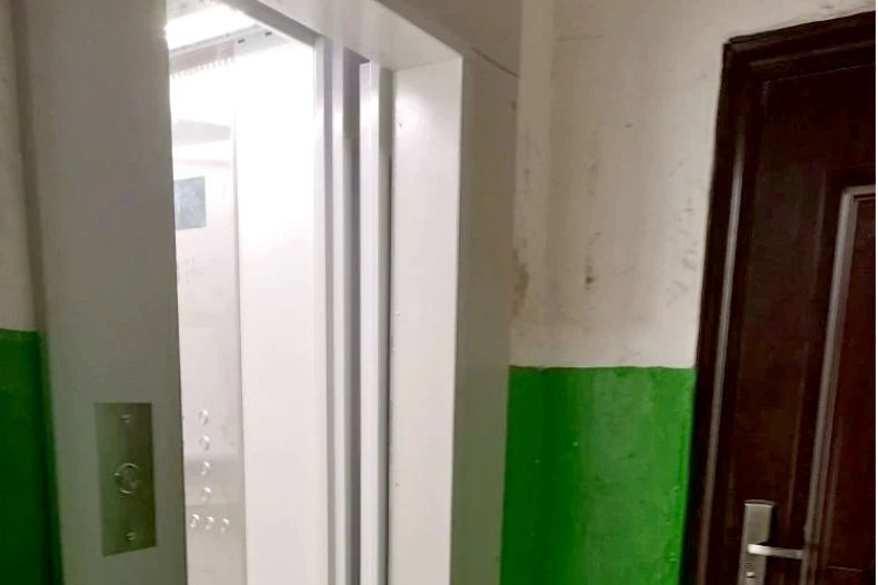 В Свердловске продолжается установка новых лифтов в многоквартирных домах В Свердловске продолжается установка новых лифтов в многоквартирных домах