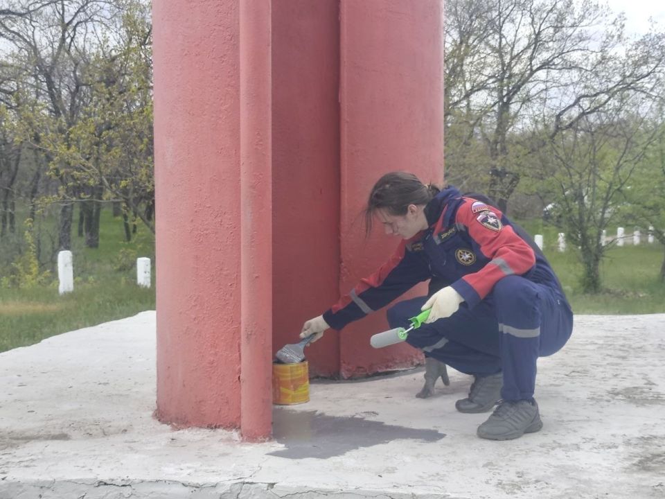 В Великом Суходоле активисты ВПП «Единая Россия» и молодёжь благоустроили памятный комплекс «Панорама» В Великом Суходоле активисты ВПП «Единая Россия» и молодёжь благоустроили памятный комплекс «Панорама»