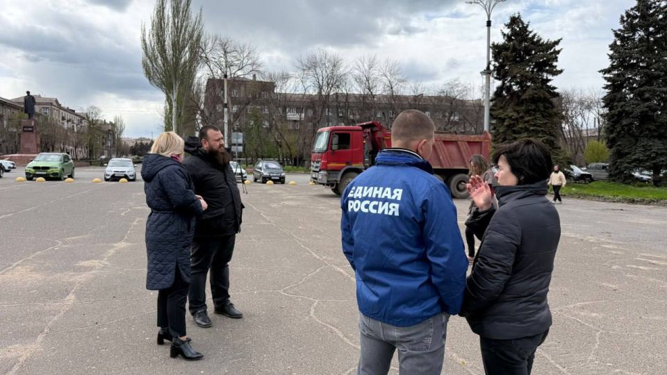 В Алчевске по народной программе «Единой России» благоустраивают бульвар и площадь на проспекте Ленина В Алчевске по народной программе «Единой России» благоустраивают бульвар и площадь на проспекте Ленина