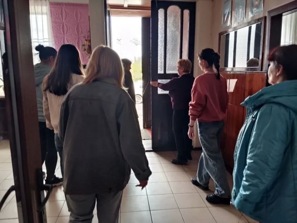 Сегодня в структурных подразделениях и филиалах МБУ «ЦКД г. Ровеньки» были проведены объктовые учебные тренировки по эвакуации и тушению условного пожара Сегодня в структурных подразделениях и филиалах МБУ «ЦКД г. Ровеньки» были проведены объктовые учебные тренировки по эвакуации и тушению условного пожара