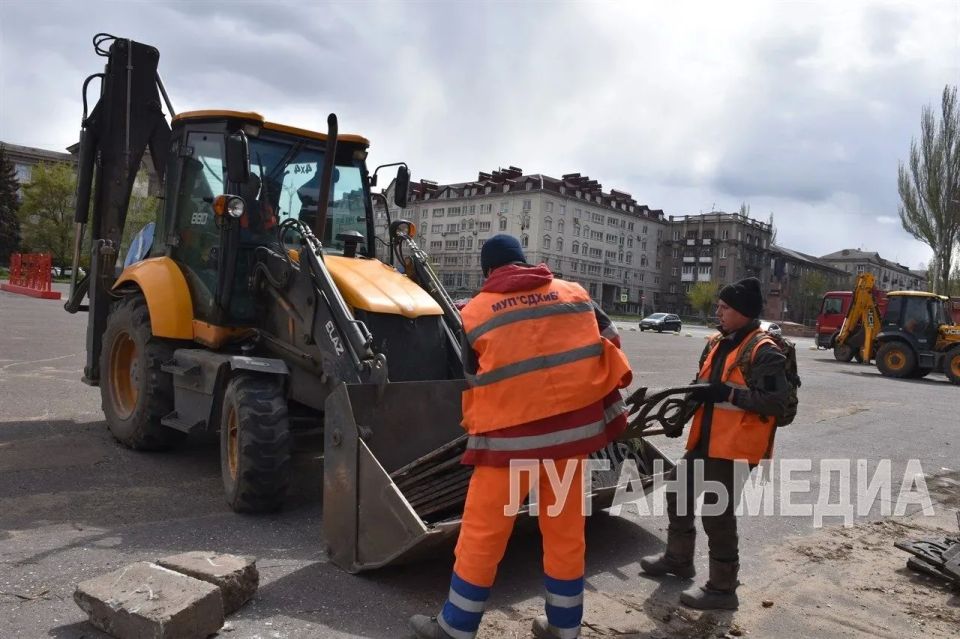 В Алчевске стартовало благоустройство территории бульвара и площади по проспекту Ленина В Алчевске стартовало благоустройство территории бульвара и площади по проспекту Ленина
