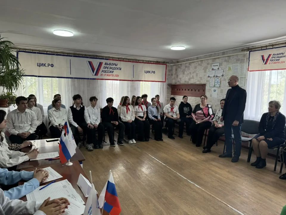 Школьники Славяносербского округа пробовали организовать собственные выборы Школьники Славяносербского округа пробовали организовать собственные выборы