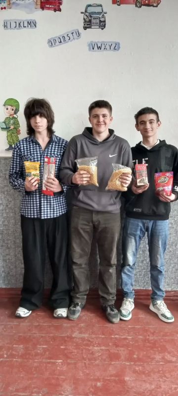 Тепло сердец – нашим защитникам: акция к Дню Победы! В преддверии самого главного праздника для каждого из нас – Дня Победы в Великой Отечественной войне – учащиеся "Ровеньковской школы №12 им. В. Ю. Андреева" под... Тепло сердец – нашим защитникам: акция к Дню Победы! В преддверии самого главного праздника для каждого из нас – Дня Победы в Великой Отечественной войне – учащиеся "Ровеньковской школы №12 им. В. Ю. Андреева" под...