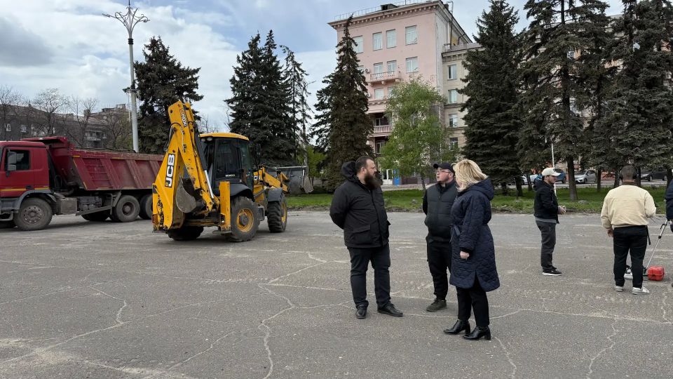 В Алчевске по народной программе Единой России благоустраивают бульвар и площадь на проспекте Ленина В Алчевске по народной программе Единой России благоустраивают бульвар и площадь на проспекте Ленина