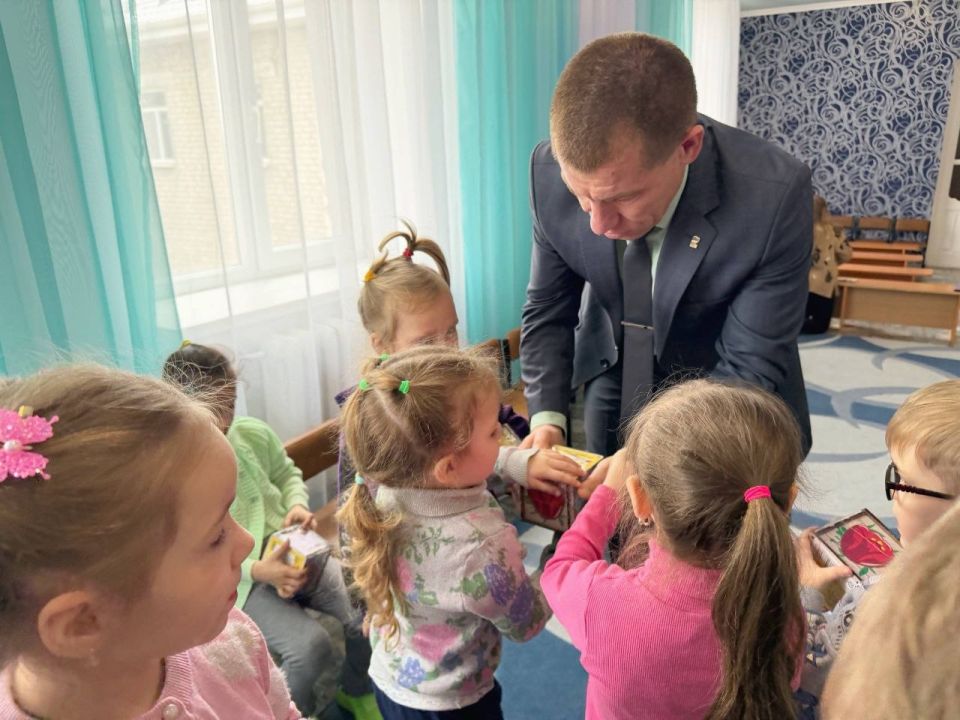 Сергей Колягин: Благодаря щедрости компании «Калужские модульные системы» наши юные жители получили замечательный подарок! Сергей Колягин: Благодаря щедрости компании «Калужские модульные системы» наши юные жители получили замечательный подарок!
