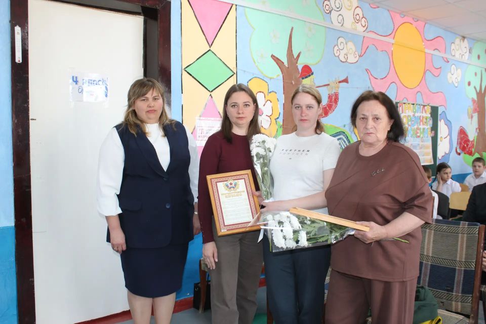 Сегодня в ГБОУ ЛНР «Новолимаревская СШ» произошло знаменательное событие – торжественное открытие «Парты Героя», посвященных выпускникам этой школы, участникам СВО, геройски погибшем в ходе ее проведения: Малаеву Евгению... Сегодня в ГБОУ ЛНР «Новолимаревская СШ» произошло знаменательное событие – торжественное открытие «Парты Героя», посвященных выпускникам этой школы, участникам СВО, геройски погибшем в ходе ее проведения: Малаеву Евгению...