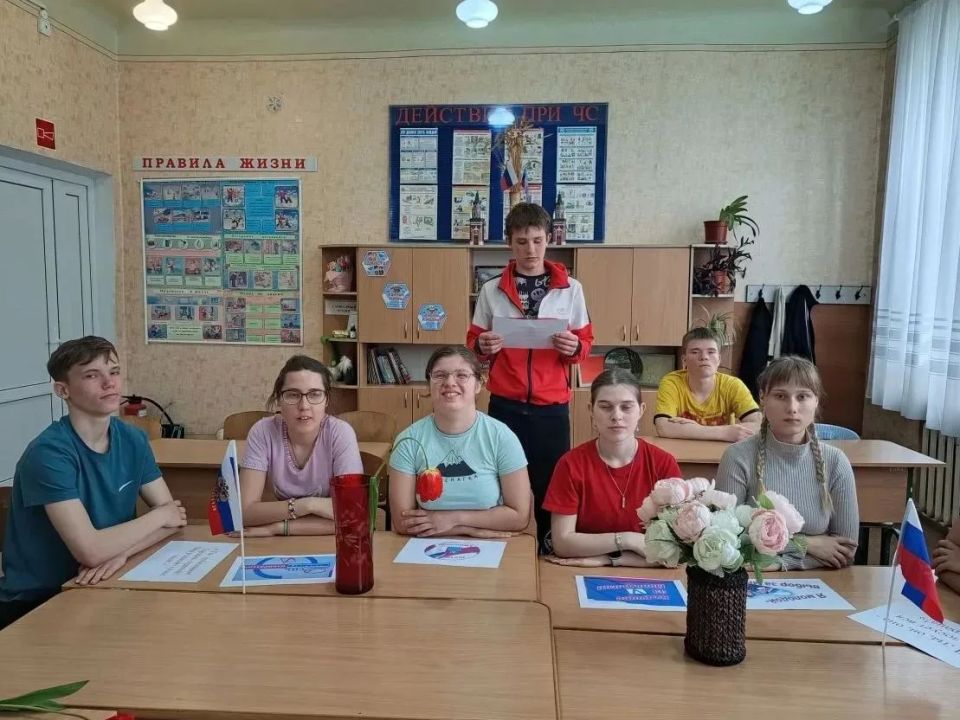 В Перевальской коррекционной школе-интернате прошла лекция «Твой голос — твой выбор» в рамках Дня молодого избирателя В Перевальской коррекционной школе-интернате прошла лекция «Твой голос — твой выбор» в рамках Дня молодого избирателя