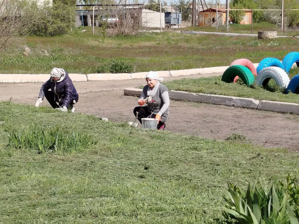 "Чистая Республика"! 29.04.2026 Нижнеольховский отдел жизнеобеспечения совместно с работниками филиал ДК, филиал библиотека, амбулатория провели покос травы на газонах, побелку деревьев, бордюров, уборку мусора на площади... "Чистая Республика"! 29.04.2026 Нижнеольховский отдел жизнеобеспечения совместно с работниками филиал ДК, филиал библиотека, амбулатория провели покос травы на газонах, побелку деревьев, бордюров, уборку мусора на площади...