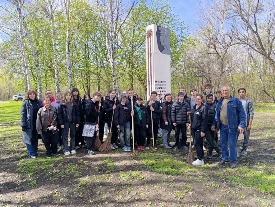 В рамках Всероссийской патриотической акции «Обелиск» в городе прошли субботники у мест воинской славы В рамках Всероссийской патриотической акции «Обелиск» в городе прошли субботники у мест воинской славы